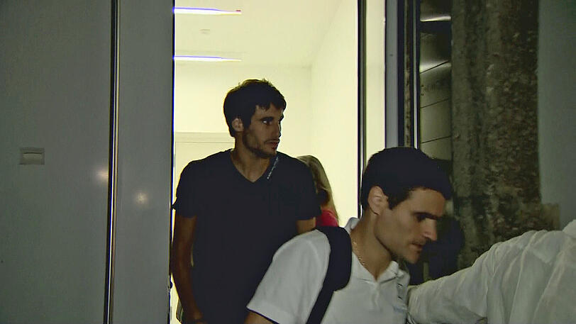 Javier Martínez mitten in der Nacht beim Medizincheck in München.