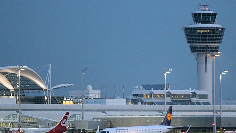 Mit Verspätung erreichte das Flugzeug am Donnerstag den Flughafen München (Archivbild) Mit Verspätung erreichte das Flugzeug am Donnerstag den Flughafen München (Archivbild)