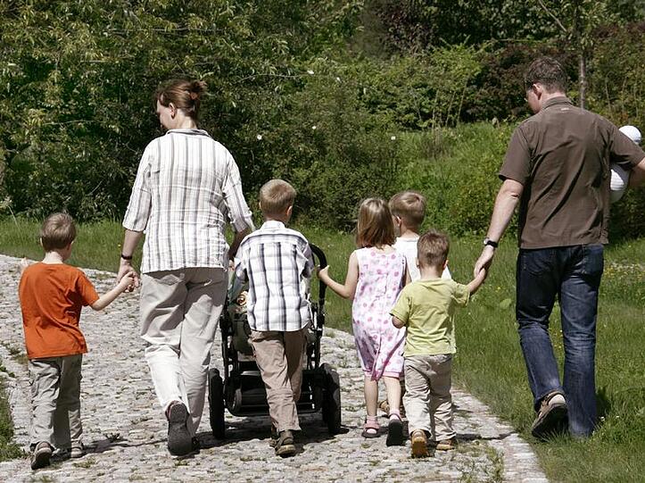 Die Familienkasse fordert Berechtigte auf, ihre eigene sowie die Steuer-IdNr ihrer Kinder schriftlich der Familienkasse melden &ndash; und zwar unabhängig vom Geburtsjahr des Kindes.
