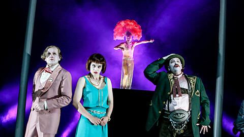 Oliver Stokowski (von links), Liliane Amuat, Thiemo Strutzenberger und Florian von Manteuffel spielen Feuchtwanger.