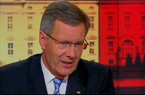 Bundespräsident Christian Wulff will ungeachtet des anhaltenden Drucks in der Kredit- und Medienaffäre nicht zurücktreten: &bdquo;Ich nehme meine Verantwortung wahr.&ldquo;