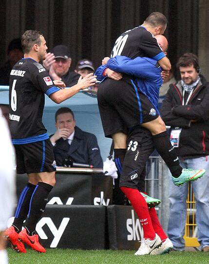 Auf Aufstiegskurs: Paderborn klettert am 32. Spieltag auf Rang 2 und überholt Fürth durch den 2:0 Erfolg gegen Sandhausen.