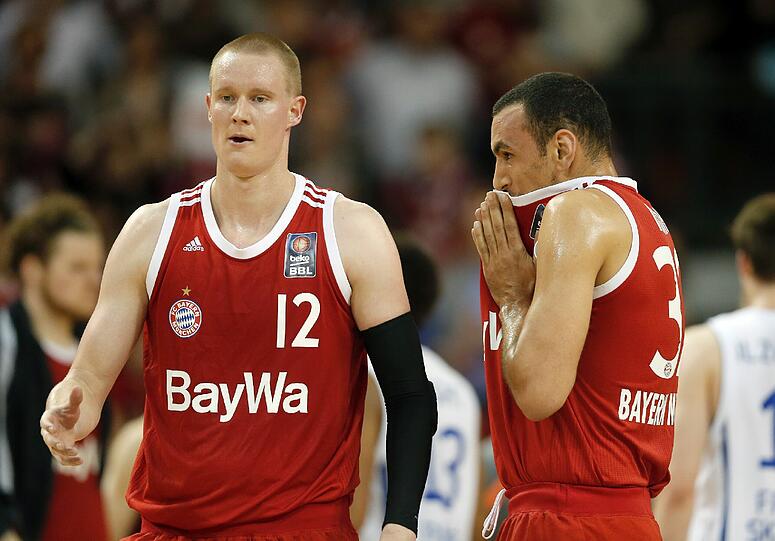 Center Yassin Idbihi (1 Basketball)