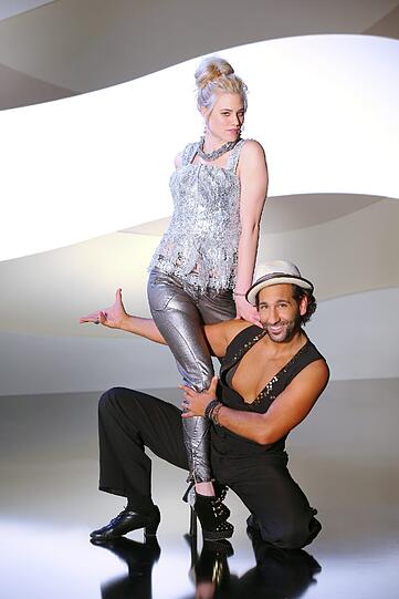 arissa Marolt (21) und Massimo Sinató (33): Cha Cha Cha zu "Hard Out Here" (Lily Allen).