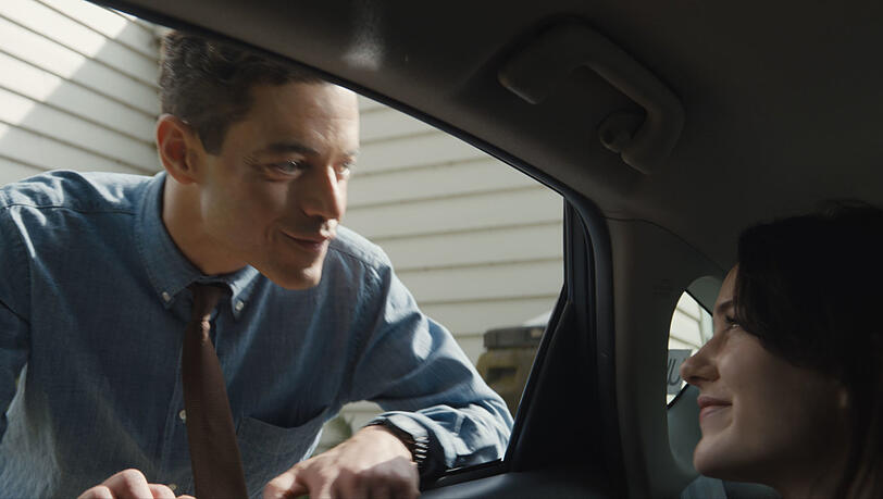 (L-R) Rami Malek als Heller and Rachel Brosnahan als Sarah in "Der Amateur". (L-R) Rami Malek als Heller and Rachel Brosnahan als Sarah in "Der Amateur".