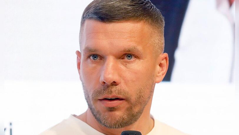 Lukas Podolski erhebt einen schweren Vorwurf gegen ein Krankenhaus. Lukas Podolski erhebt einen schweren Vorwurf gegen ein Krankenhaus.