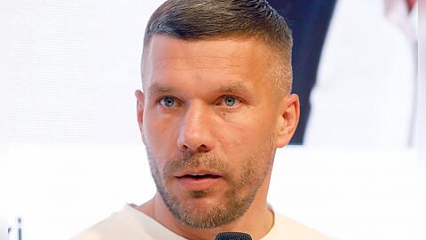 Lukas Podolski erhebt einen schweren Vorwurf gegen ein Krankenhaus.