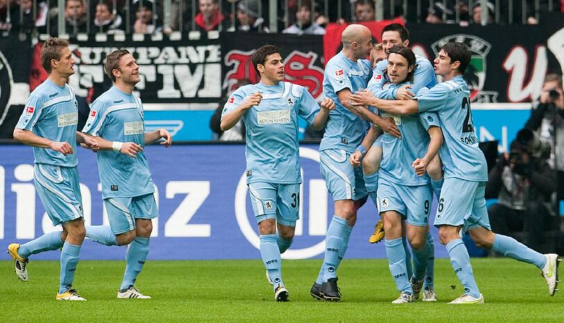 Die schönsten Bilder vom Spiel gegen Frankfurt.