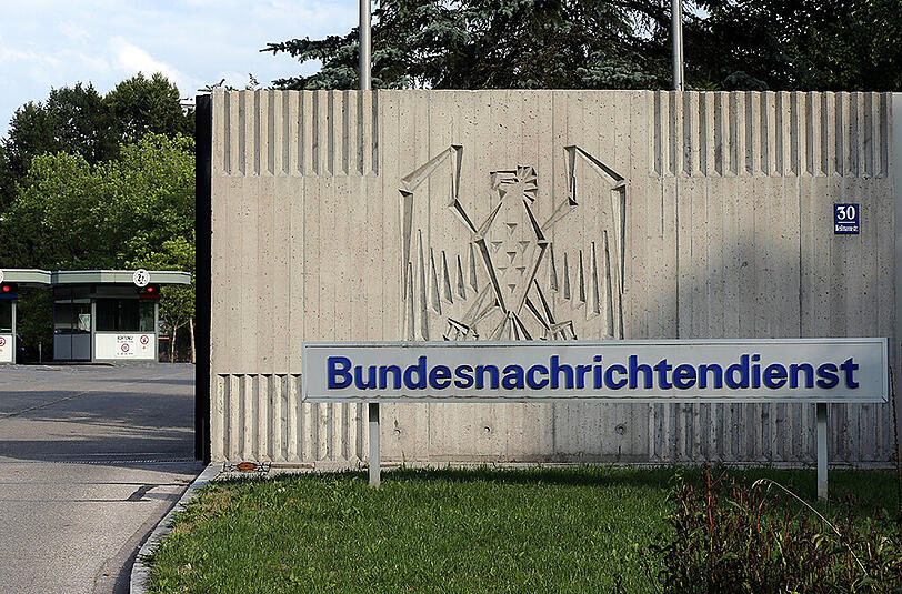 Die Einfahrt zum Gelände des Bundesnachrichtendienst (BND) in Pullach bei München