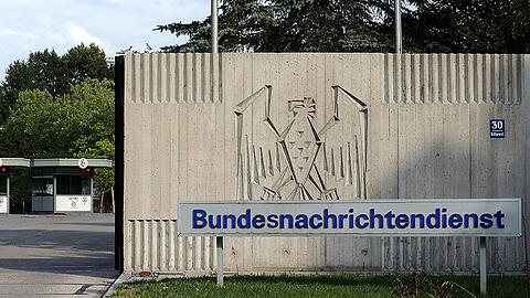 Die Einfahrt zum Gelände des Bundesnachrichtendienst (BND) in Pullach bei München.