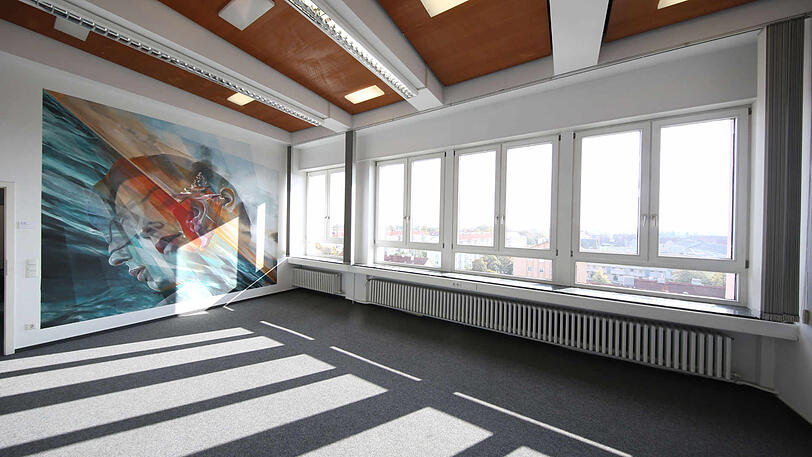 Eines der Kunstwerke vor dem Abriss. Einmal mit Fensterfront ...