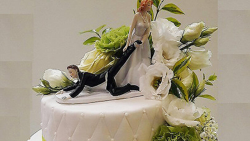 Möge die lustige Torte für den Bräutigam kein Omen für die Zukunft sein! Möge die lustige Torte für den Bräutigam kein Omen für die Zukunft sein!