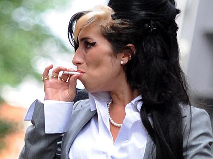 Amy Winehouse macht die Nacht zum Tag