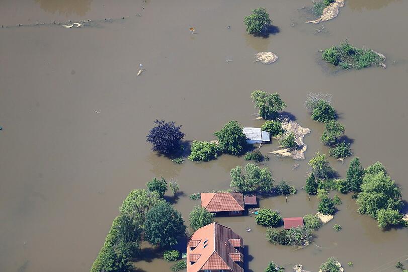 Deichbruch bei Fischbeck in Sachsen-Anhalt - Aktuelle Bilder vom Hochwasser
