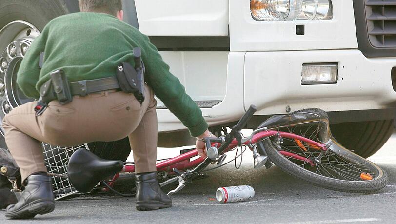 Trauriger Alltag auf Münchner Straßen: Die Unfälle vor allem mit älteren Radlfahrern nehmen zu. Trauriger Alltag auf Münchner Straßen: Die Unfälle vor allem mit älteren Radlfahrern nehmen zu.