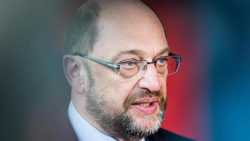 Schulz findet die Vorwürfe der AfD gegen die Kirchen "unfassbar und abscheulich".