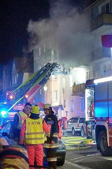 Bei dem Brand in Mühldorf wurden insgesamt sechs Menschen verletzt.