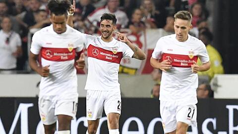 Stuttgarts Nicolas Gonzalez (M) jubelt nach seinem Tor zum 2:1 gegen den VfL Bochum.