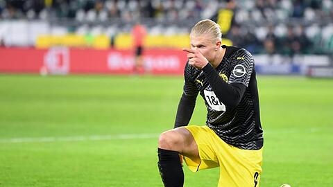 Erling Haaland bejubelt sein Tor zum 3:1 für den BVB beim VfL Wolfsburg.
