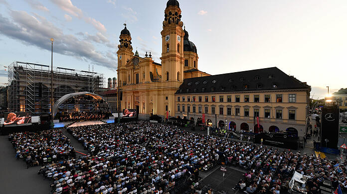 Das gespannte Publikum bei Klassik am Odeonsplatz.