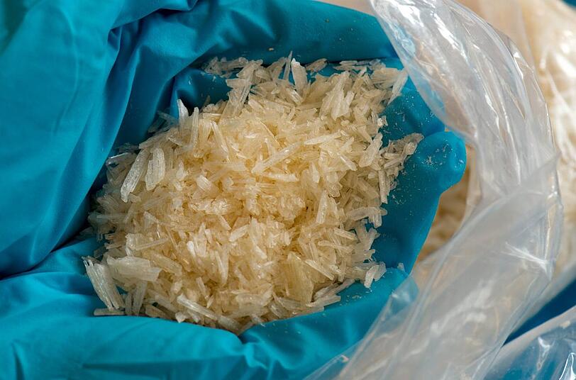 Crystal Meth sieht ein bisschen aus wie grobes Meersalz. Es wird geraucht, geschnupft oder gespritzt.