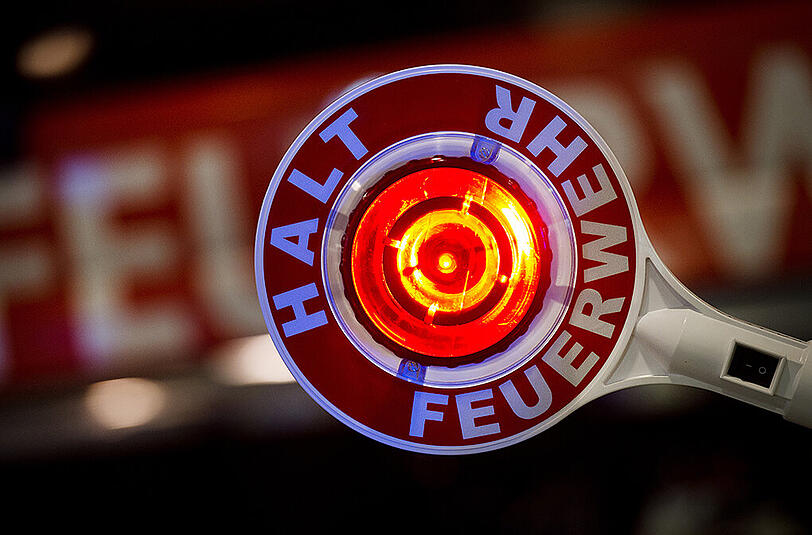 Noch ist unklar, wie es zu dem Brand in der Schreinerei in Eschlkam kam.