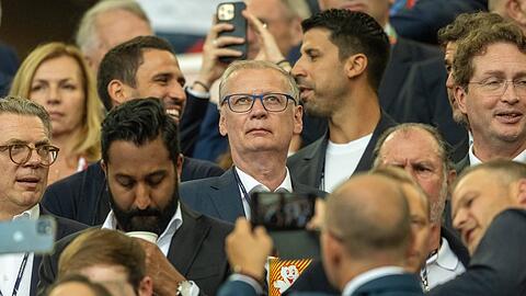 Günther Jauch mit Popcorn beim EM-Spiel der deutschen Fußballnationalmannschaft am Mittwoch in Stuttgart.