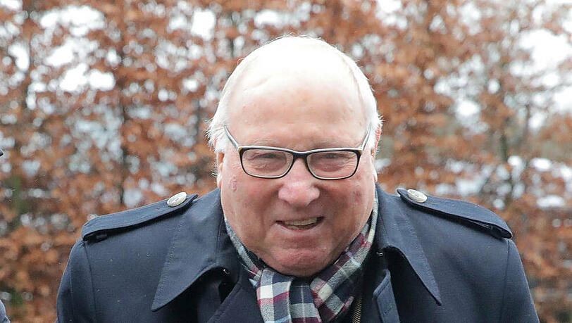 Uwe Seeler im Februar 2020 vor dem Hamburger Stadtderby HSV gegen St. Pauli. Uwe Seeler im Februar 2020 vor dem Hamburger Stadtderby HSV gegen St. Pauli.
