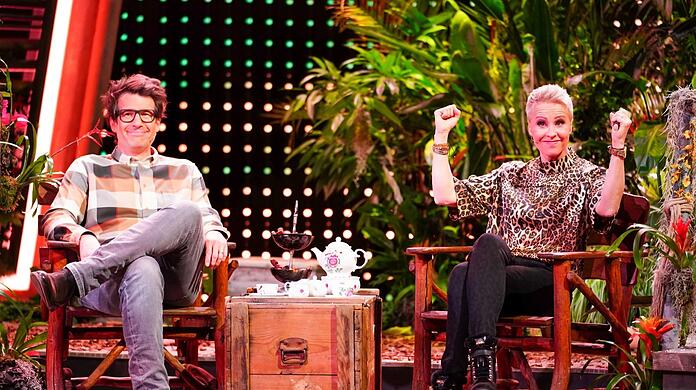 Stimmung! Die Dschungelshow-Moderatoren Daniel Hartwich und Sonja Zietlow bemühen sich - leider vergeblich.