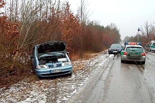 Von der Straße abgekommen: Der VW Sharan der 37-jährigen Angestellten.