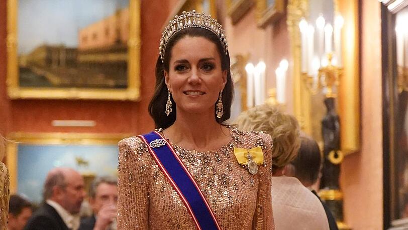 Glanzvoller Auftritt von Prinzessin Kate am 5. Dezember 2023: Dieses Styling greift ihre neue Wachsfigur auf.