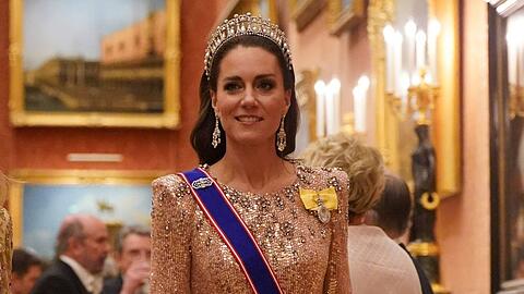 Glanzvoller Auftritt von Prinzessin Kate am 5. Dezember 2023: Dieses Styling greift ihre neue Wachsfigur auf.