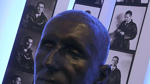 Mit einem Museum, einem Kulturfestival und einem Literaturpreis erinnert die Stadt Augsburg an ihren ber&uuml;hmten Sohn Bertolt Brecht. (Archivfoto)