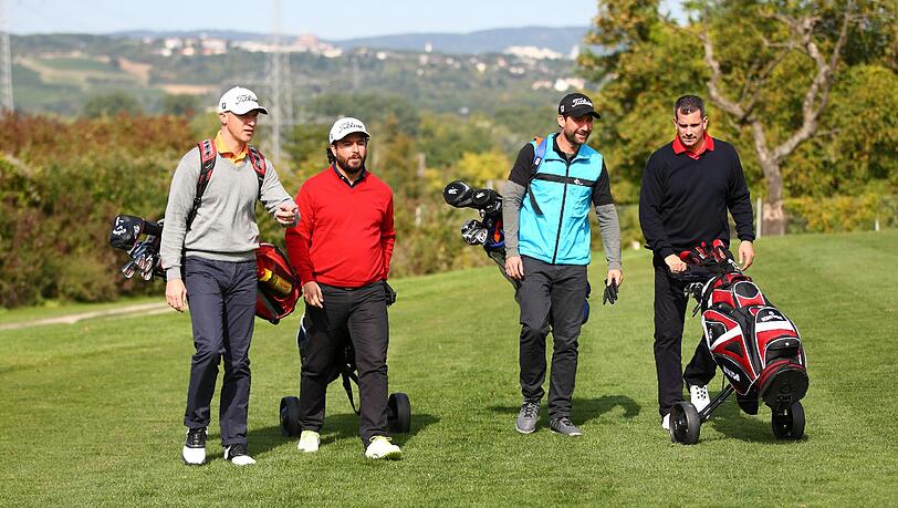 Ab aufs Grün – mit der richtigen Ausstattung auf dem Golfplatz punkten. Ab aufs Grün – mit der richtigen Ausstattung auf dem Golfplatz punkten.