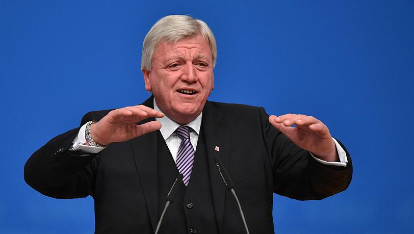 Volker Bouffier ist hessischer Ministerpräsident und seit 2010 einer der fünf Stellvertreter von CDU-Chefin Angela Merkel. Volker Bouffier ist hessischer Ministerpräsident und seit 2010 einer der fünf Stellvertreter von CDU-Chefin Angela Merkel.