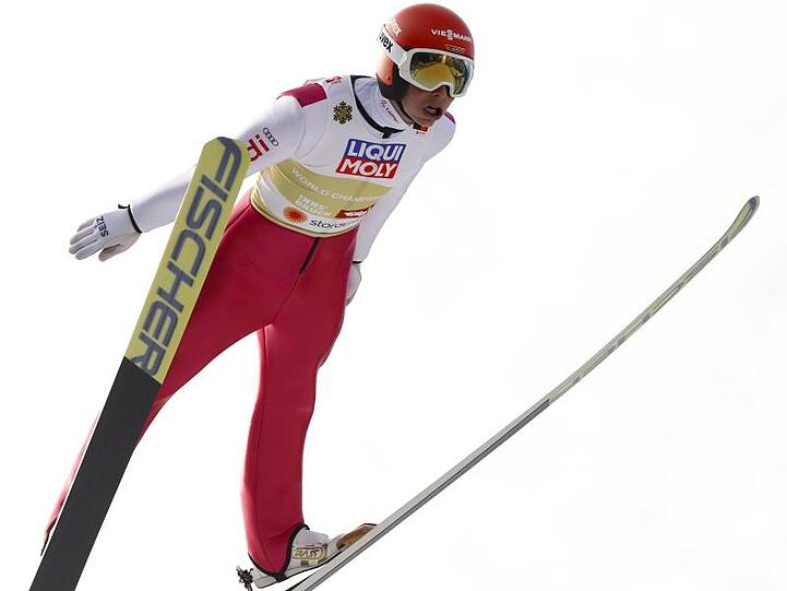 Eric Frenzel zeigte im Teamsprint einen starken Sprung.