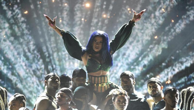 Cardi B gibt sich kämpferisch bei den BET Awards in Los Angeles. Cardi B gibt sich kämpferisch bei den BET Awards in Los Angeles.