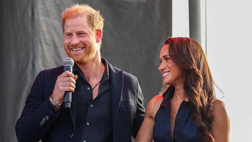 Prinz Harry und Herzogin Meghan waren bei dem Auftritt bester Laune.