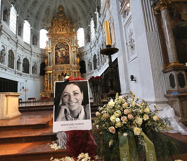 Abschied von Konstanze Vernon: Die Bilder von der Trauerfeier