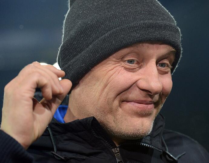 &bdquo;Die 20, die da gepfiffen haben, denen kann man nicht helfen. Vielleicht pfeifen die daheim ihren Hunden hinterher. Am besten wir denken, wir sind nicht gemeint.&ldquo; (Freiburgs Trainer Christian Streich über Unmutsäußerungen der Fans)