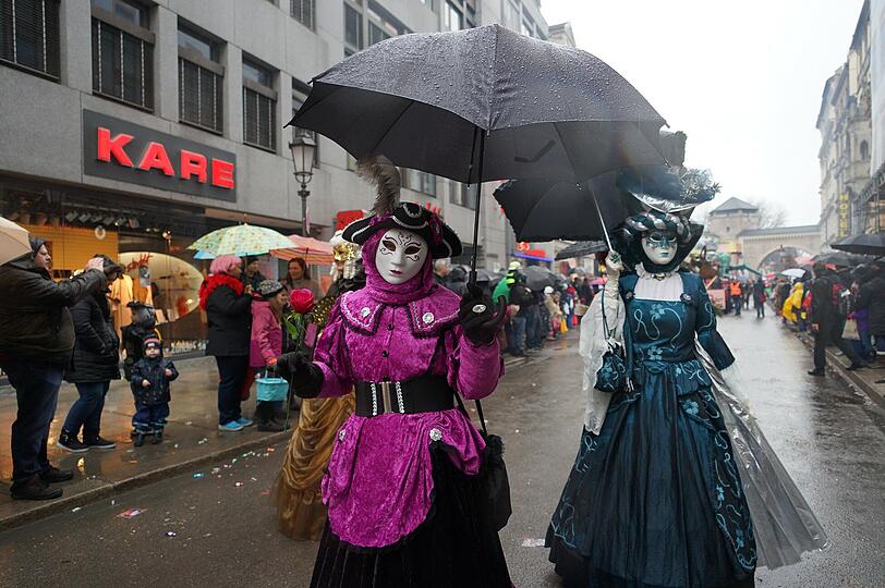 Kalt war's, aber lustig: So feierten die Damischen Ritter ihren Faschingsumzug in der Innenstadt. Die Bilder zum Durchklicken.
