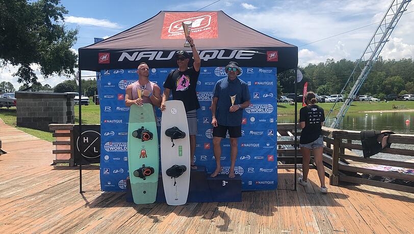 Andreas Voss landet bei der Wakeboard-WM in Orlando in seiner Altersklasse ganz oben auf dem Treppchen. Andreas Voss landet bei der Wakeboard-WM in Orlando in seiner Altersklasse ganz oben auf dem Treppchen.