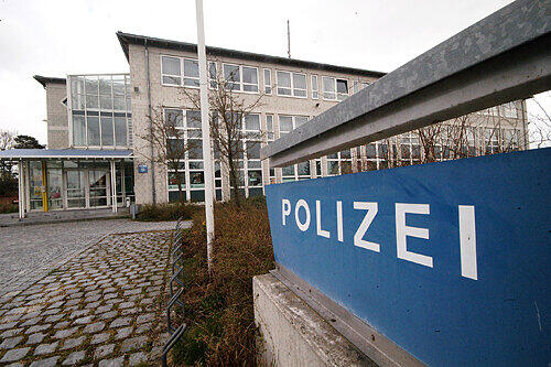 In der Polizeiinspektion Schwabach geschah die Tragödie: In der Ausnüchterunszelle erhängte sich der Mann (62).
