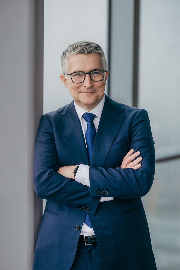 Santiago Argelich Hesse ist seit Januar 2026 der neue CEO. Sein Vorg&auml;nger Markus Haas verdiente im Jahr 2022 etwea 2,7 Millionen Euro.