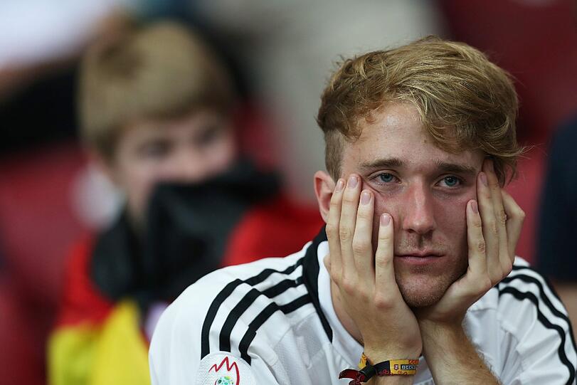 Echte Trauer nach dem Spiel: Im Fernsehen soll man allerdings während dem Spiel zuvor aufgenommenes Material gesehen haben.