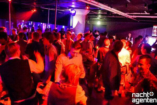 Zur Wiesn machen die Münchner im Neuraum nonstop Party.