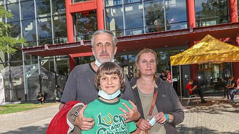Endlich in Frieden: Sportjournalist Victor Viniakskayi (54), seine Frau Nataliia (49) und der gemeinsame Sohn Mykhailo (11).