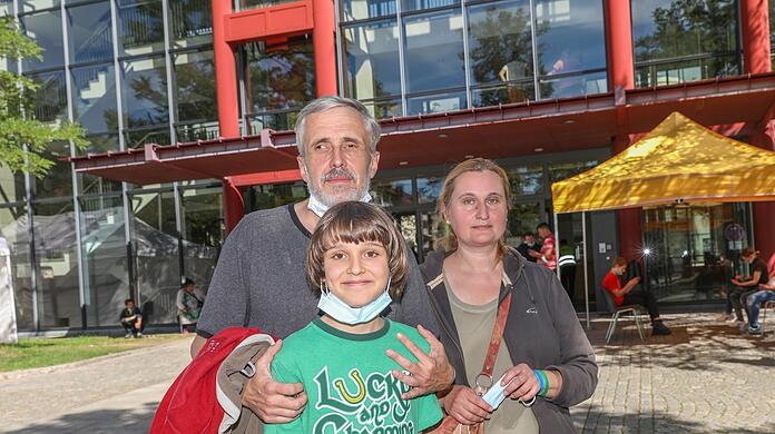 Endlich in Frieden: Sportjournalist Victor Viniakskayi (54), seine Frau Nataliia (49) und der gemeinsame Sohn Mykhailo (11).