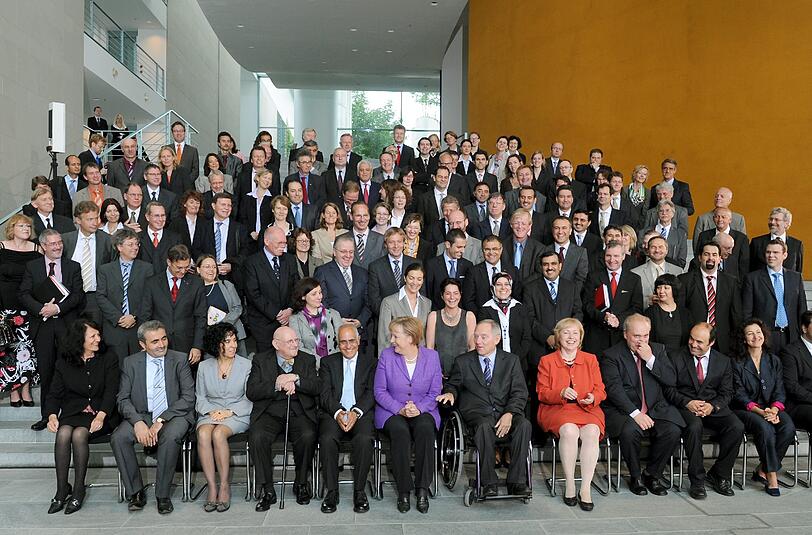Kanzlerin Merkel (M) empfängt die Teilnehmer der Islamkonferenz im Bundeskanzleramt in Berlin. Foto: Tim Brakemeier/Archiv
