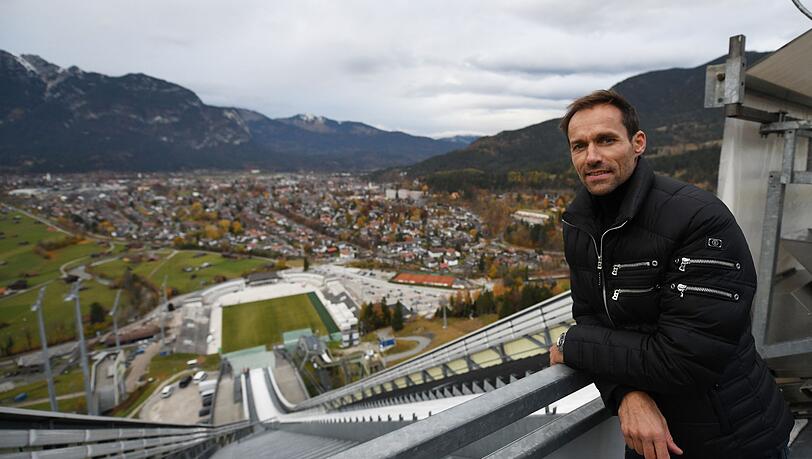 Sven Hannawald, ehemaliger Skispringer, freut sich schon auf die Vierschanzentournee und ist gespannt auf den Sieger... (Archivbild)